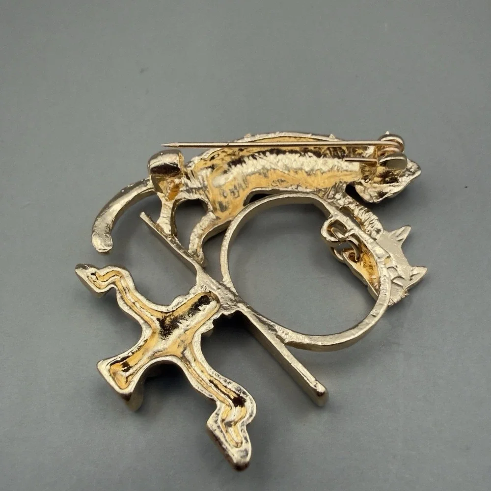 Gold Tone Cat Fish Bowl Brooch Pin Unsigned Figural Fashion Jewelry Kitty
